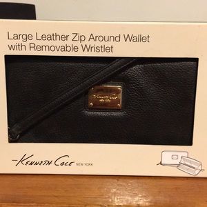 New Kenneth Cole Large Black wallet w/ wristlet